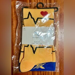 Extreme Fit Graduated Compression Socks L/XL Knee High Heartbeat EKG – New